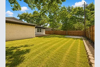 102 E Highland Drive, Irving, TX 75062 - Photo 27