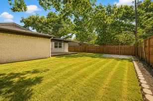 102 E Highland Dr, Irving, TX 75062 - Photo 27