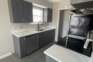 320 Queens Ct N, Mansfield, TX 76063 - Photo 3