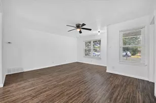 906 Euclid St, Cleburne, TX 76033 - Photo 5
