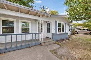 906 Euclid St, Cleburne, TX 76033 - Photo 3