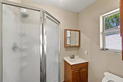 1013 Oak Street, Grand Prairie, TX 75050 - Photo 9