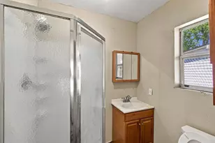 1013 Oak St, Grand Prairie, TX 75050 - Photo 9