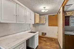 1013 Oak St, Grand Prairie, TX 75050 - Photo 11