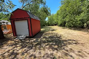 311 Elmo St, Cleburne, TX 76031 - Photo 7
