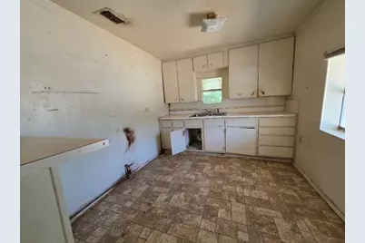 311 Elmo Street, Cleburne, TX 76031 - Photo 9