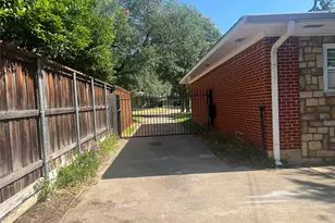 3910 Cedarbrush Dr, Dallas, TX 75229 - Photo 31