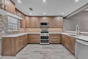 10282 Gentry Dr, Justin, TX 76247 - Photo 9