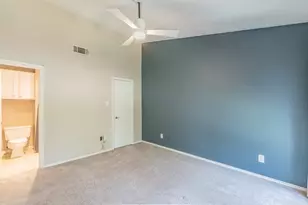 714 E Wall St, Grapevine, TX 76051 - Photo 17
