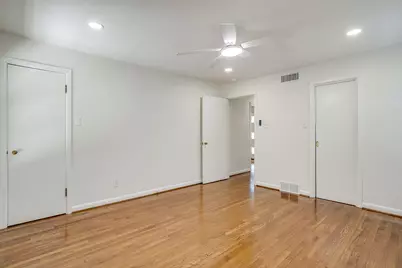 2920 Ryan Place Drive, Fort Worth, TX 76110 - Photo 9