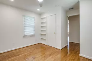 2920 Ryan Pl Dr, Fort Worth, TX 76110 - Photo 9