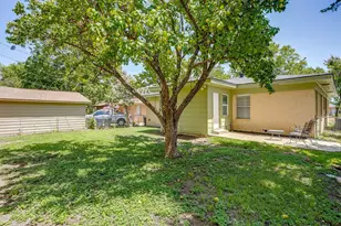 2920 Ryan Pl Dr, Fort Worth, TX 76110 - Photo 11