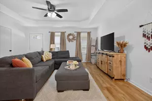 401 S 3rd St, Grandview, TX 76050 - Photo 3