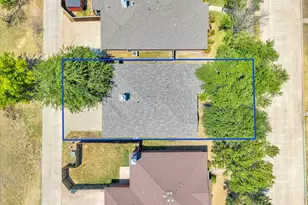 2460 Mallory Ln, Lancaster, TX 75134 - Photo 11