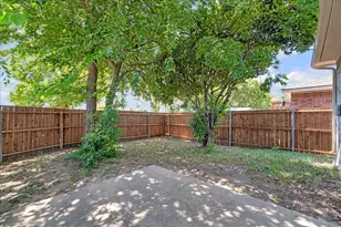 2460 Mallory Ln, Lancaster, TX 75134 - Photo 17