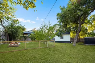 8938 Angleton Pl, Dallas, TX 75243 - Photo 27