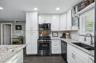 8938 Angleton Pl, Dallas, TX 75243 - Photo 7