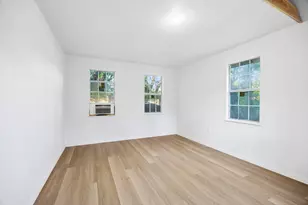 8938 Angleton Pl, Dallas, TX 75243 - Photo 21
