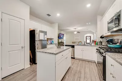 5852 Wake Robin Drive, Fort Worth, TX 76123 - Photo 7
