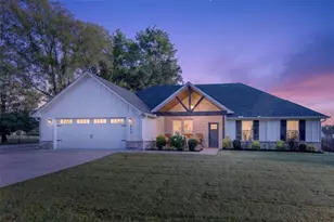 647 Oklahoma St, Van, TX 75790 - Photo 1