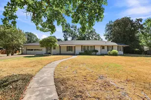 920 Park Ave, Bonham, TX 75418 - Photo 1