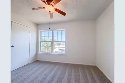 526 Royal Valley Road, Grand Prairie, TX 75052 - Photo 13