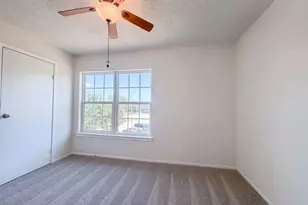 526 Royal Valley Rd, Grand Prairie, TX 75052 - Photo 13