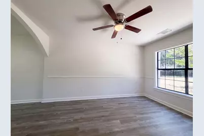 526 Royal Valley Road, Grand Prairie, TX 75052 - Photo 3