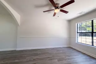 526 Royal Valley Rd, Grand Prairie, TX 75052 - Photo 3