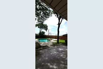 218 W Holland Drive, Irving, TX 75062 - Photo 3