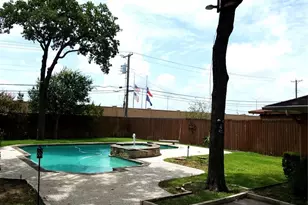 218 W Holland Dr, Irving, TX 75062 - Photo 3