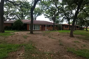 218 W Holland Dr, Irving, TX 75062 - Photo 1