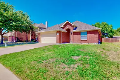 1216 Lake Forest Drive, Grand Prairie, TX 75052 - Photo 3