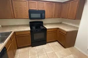 2734 Hyde Park Dr, Grand Prairie, TX 75050 - Photo 5