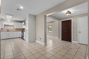 207 Washington Ave, Saginaw, TX 76179 - Photo 3