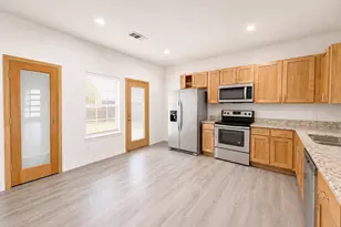 703 Perry Ave, Waxahachie, TX 75165 - Photo 5