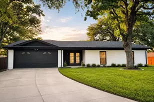 2916 Jason Ct, Fort Worth, TX 76112 - Photo 1