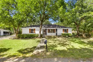 412 E Ross St, Waxahachie, TX 75165 - Photo 1