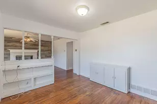 1002 W Sanford St, Arlington, TX 76012 - Photo 9