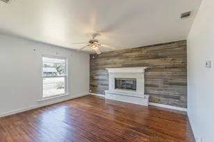1002 W Sanford St, Arlington, TX 76012 - Photo 5