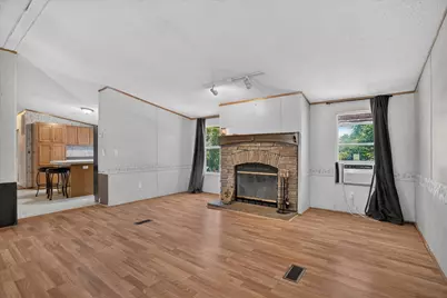 125 Enchanted Oaks Court, Hudson Oaks, TX 76087 - Photo 7
