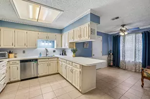 335 Robin Hill Ln, Duncanville, TX 75137 - Photo 11