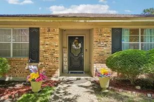 335 Robin Hill Ln, Duncanville, TX 75137 - Photo 3