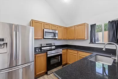 956 Sylvan Creek Drive, Lewisville, TX 75067 - Photo 5