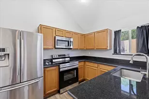 956 Sylvan Creek Dr, Lewisville, TX 75067 - Photo 5