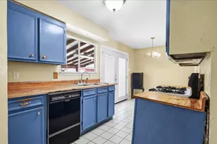 4209 Pioneer Rd, Balch Springs, TX 75180 - Photo 13