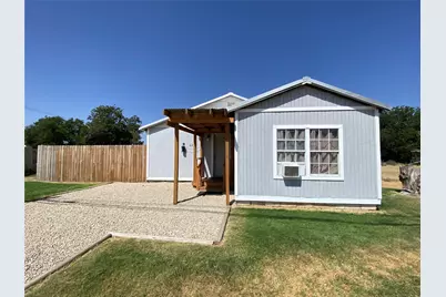621 N Birch Avenue, Munday, TX 76371 - Photo 1