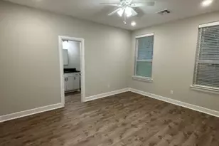 914 W Baker St, Denison, TX 75020 - Photo 7