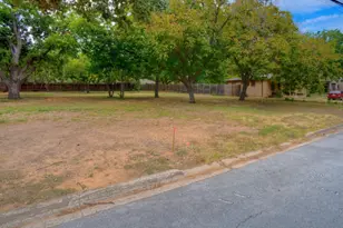 310 Blevins St, Grapevine, TX 76051 - Photo 13