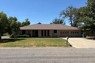 2104 N Woodland St, Stephenville, TX 76401 - Photo 1